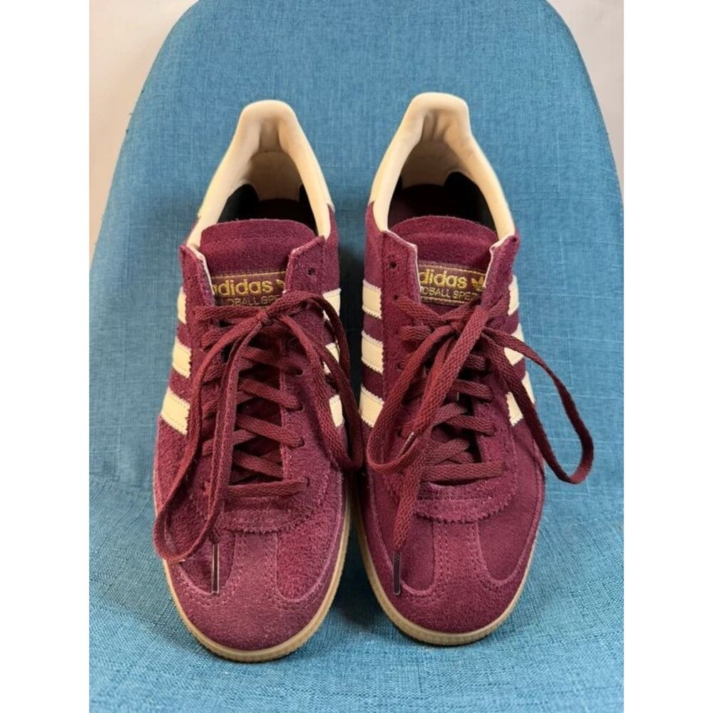adidas Handball Spezial sneakers in Maroon/CreamWhite/Gold Metallic, women’s 8